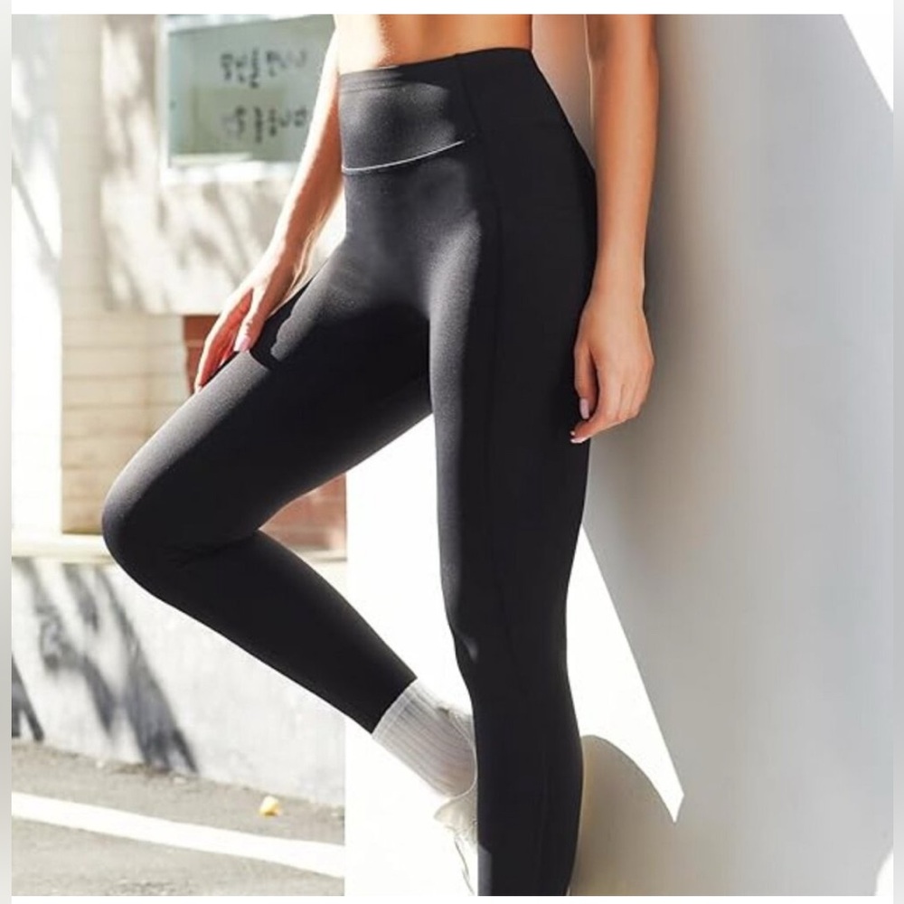 Running girl Sleek Black Leggings with ruched lifted bottom butt large no slip